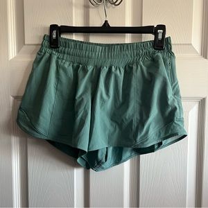 Lululemon Hotty Hot low rise lined 4” size 8 Tall